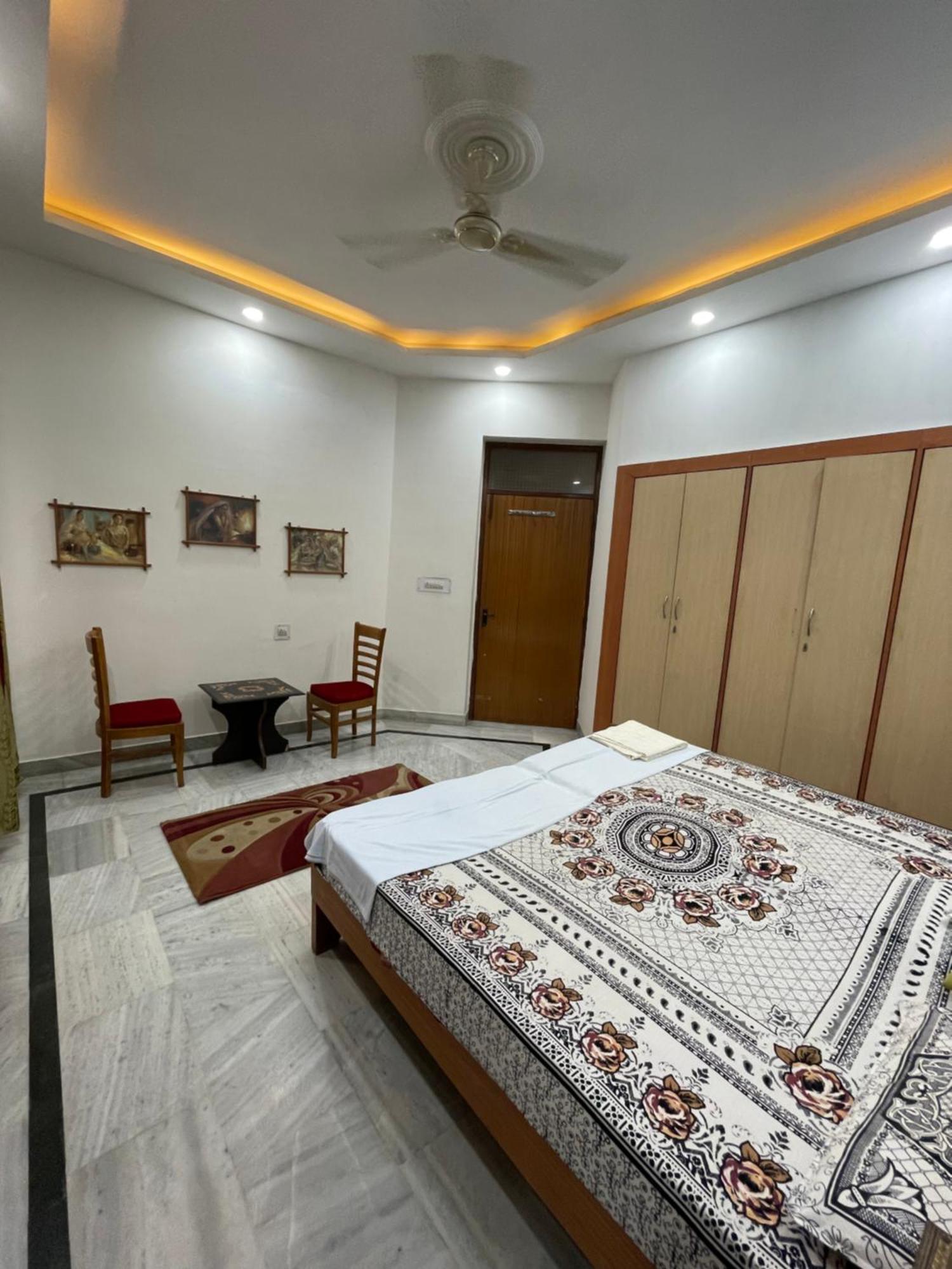 N.Homestay Agra  Luaran gambar
