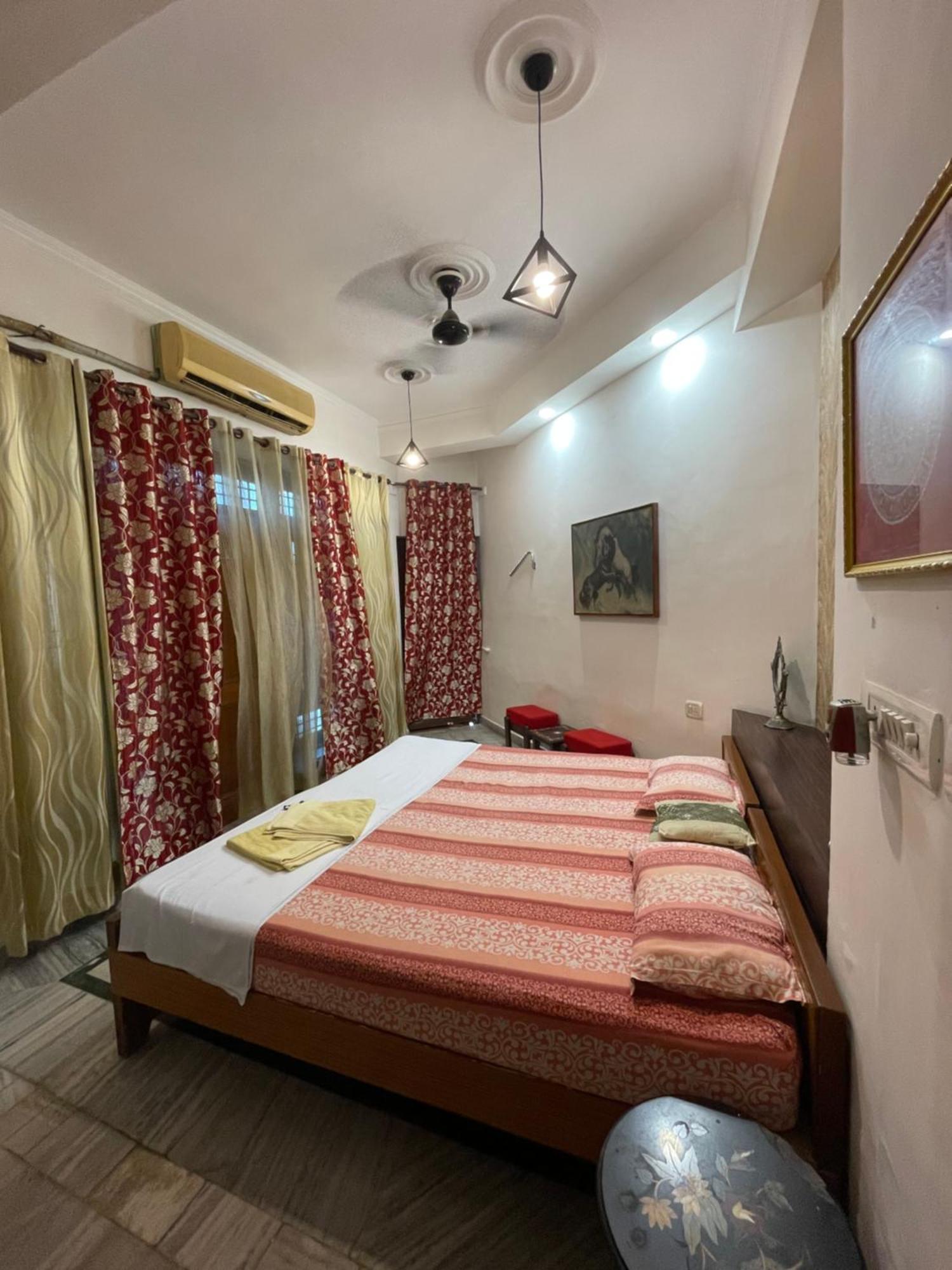 N.Homestay Agra  Luaran gambar