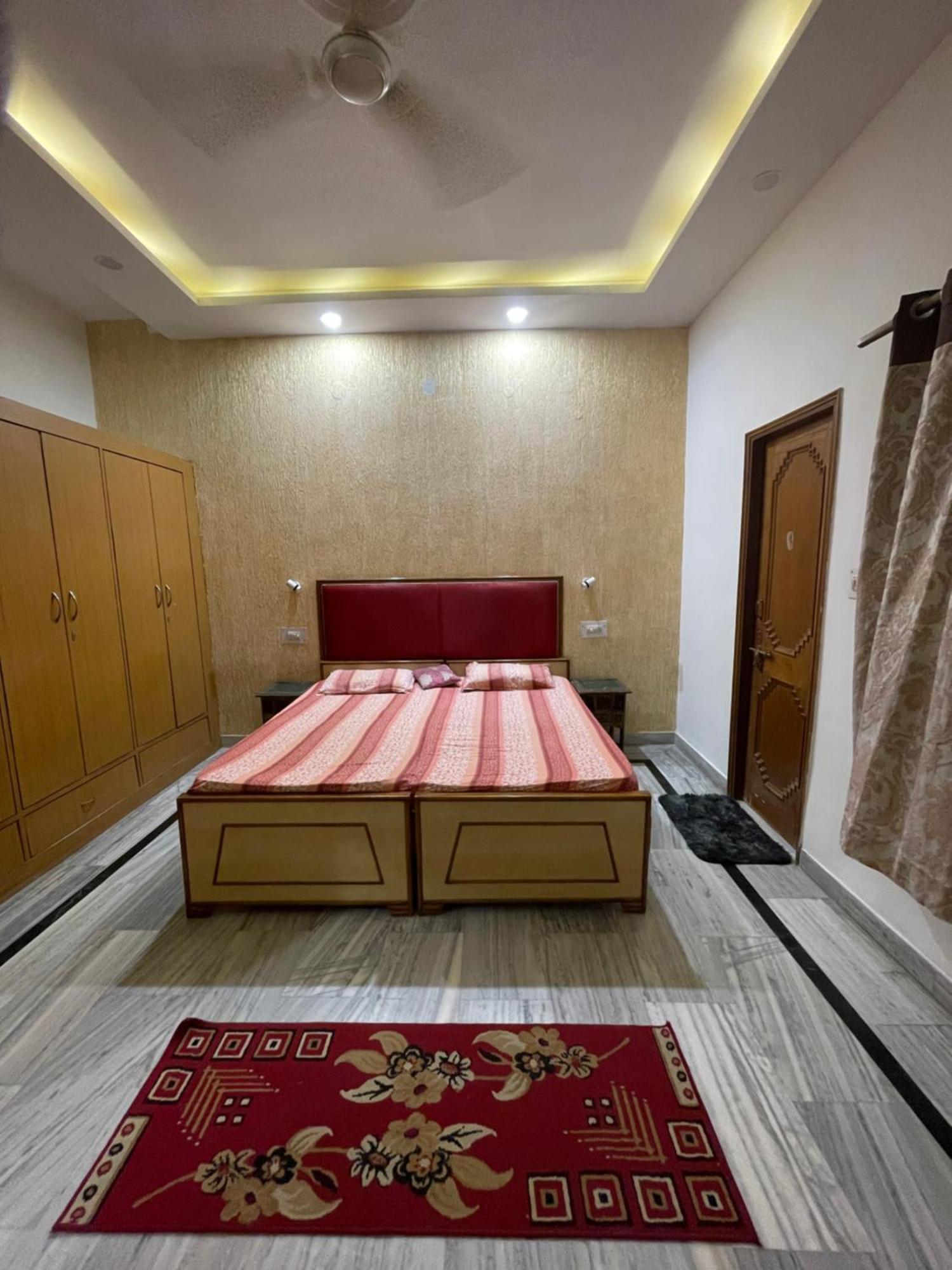 N.Homestay Agra  Luaran gambar