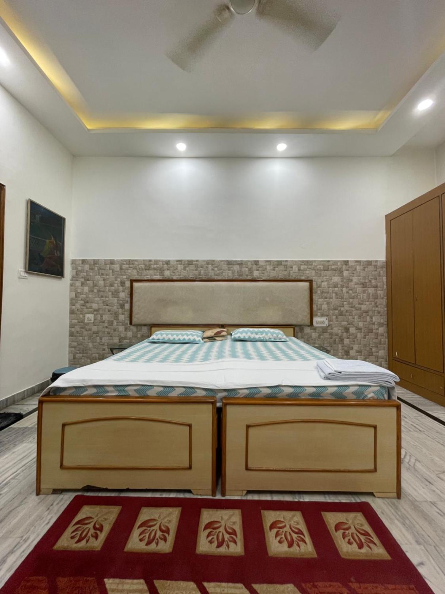 N.Homestay Agra  Luaran gambar